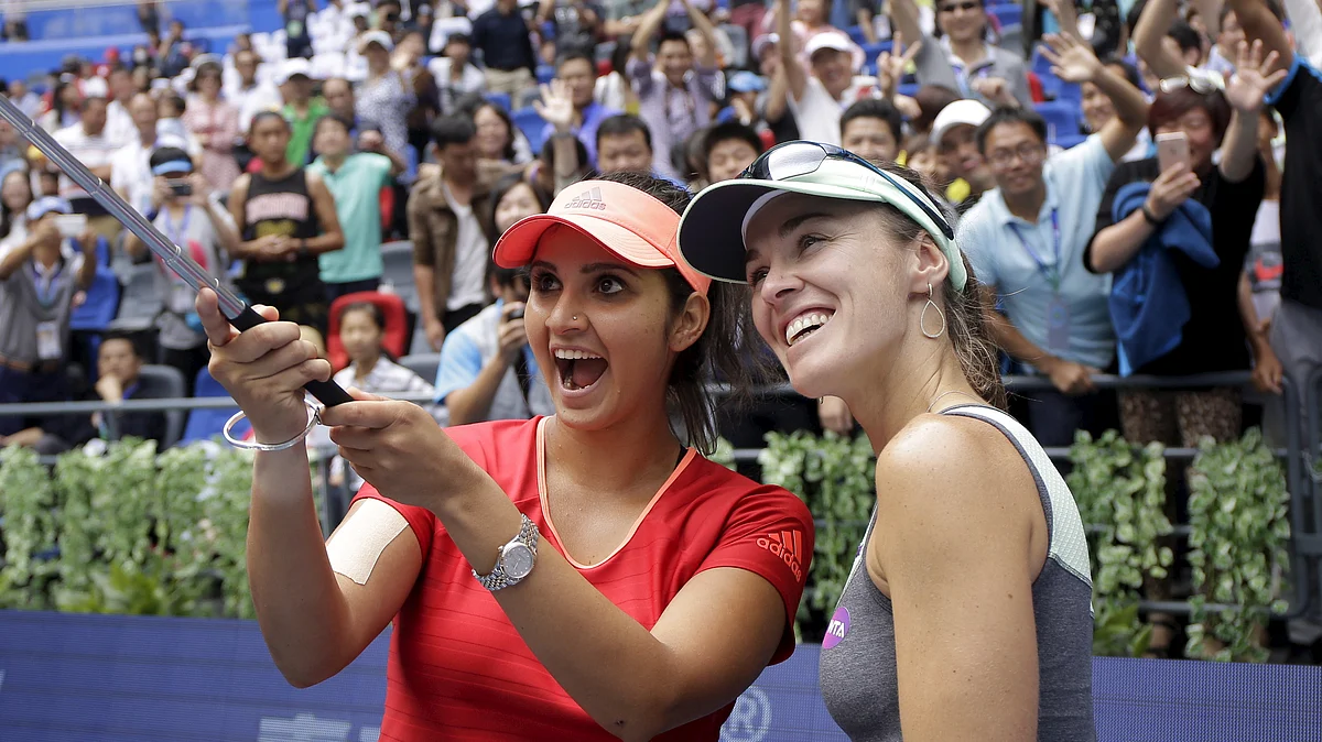 Mirza, Hingis Juggernaut Rolls on as the duo Wins Wuhan Open